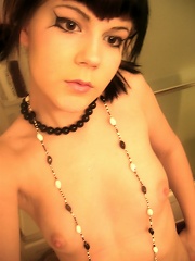 gothy emo punk chick shows tits to world